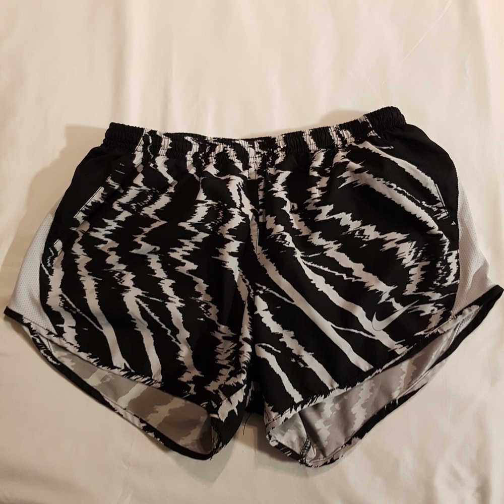 Nike women's size small shorts black & white, have liners